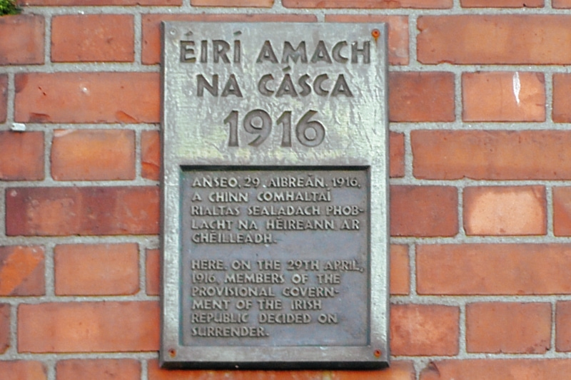 Plaque comemorating the surrender of the leaders of the Provisional Government after the 1916 Rising on Moore Street Dublin